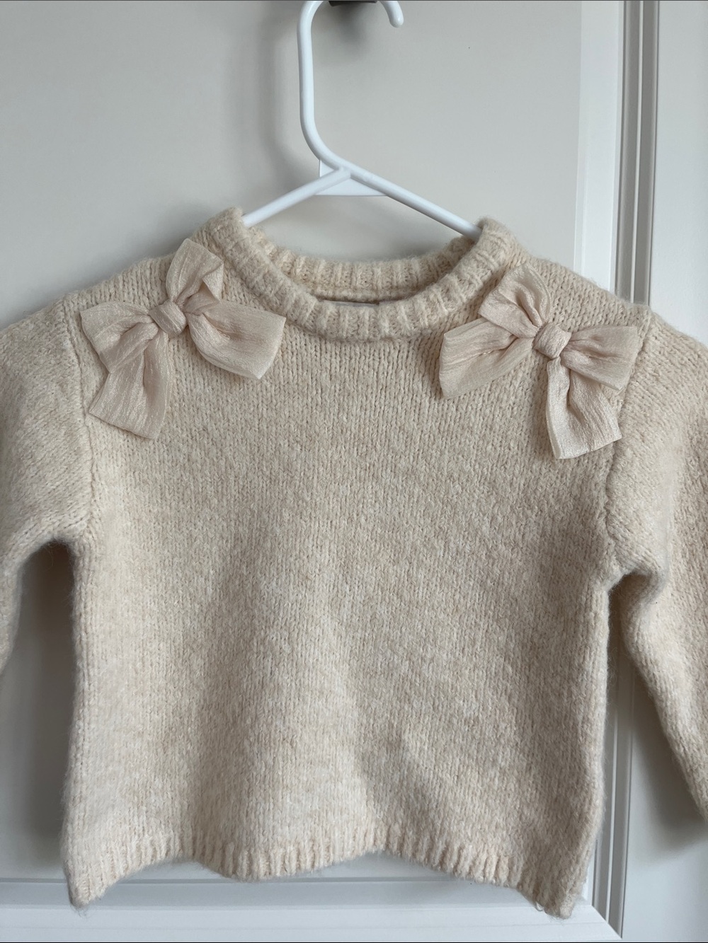 Zara Cream Knit Sweater with Bow Shoulder Details Size 4 Years